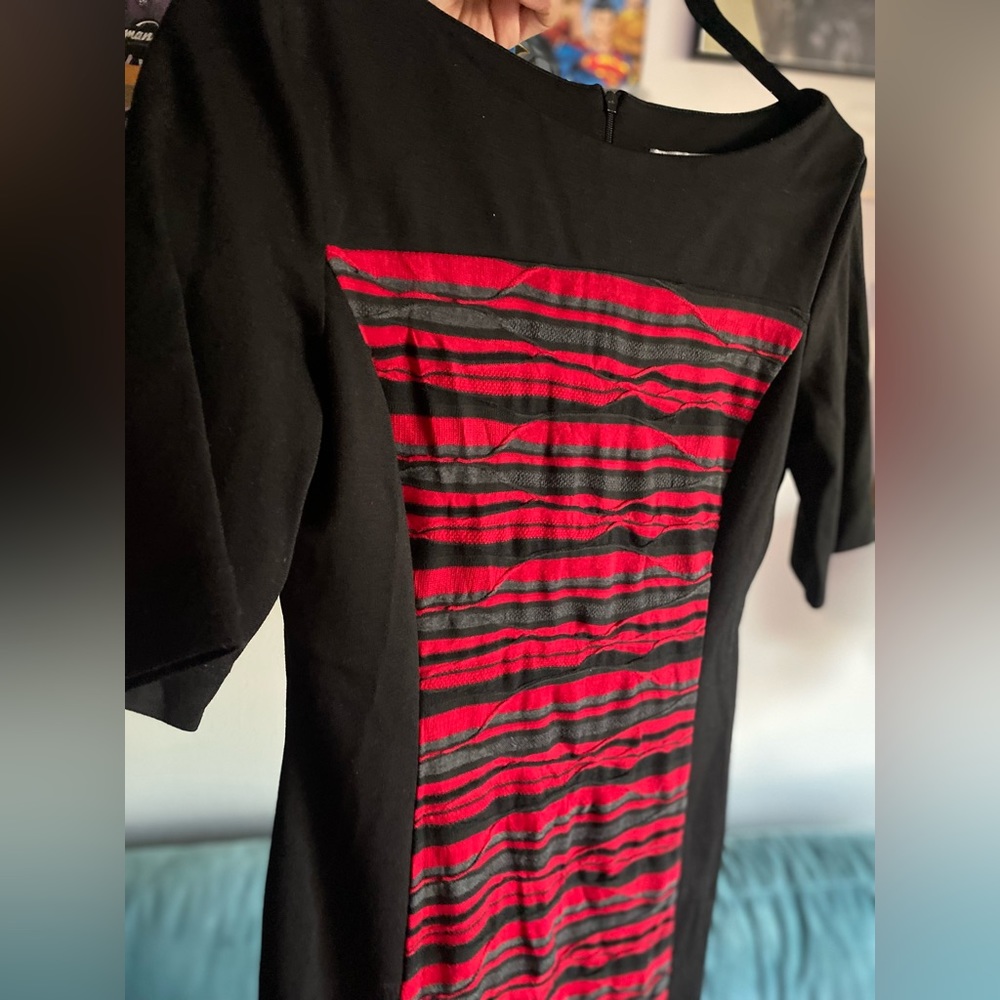 Two toned Danny and Nicole sheath dress size 8.
